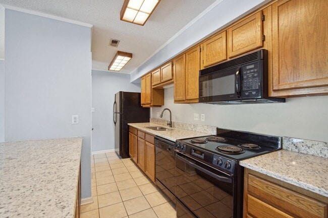 Building Photo - 2010 Quaker Landing Rental