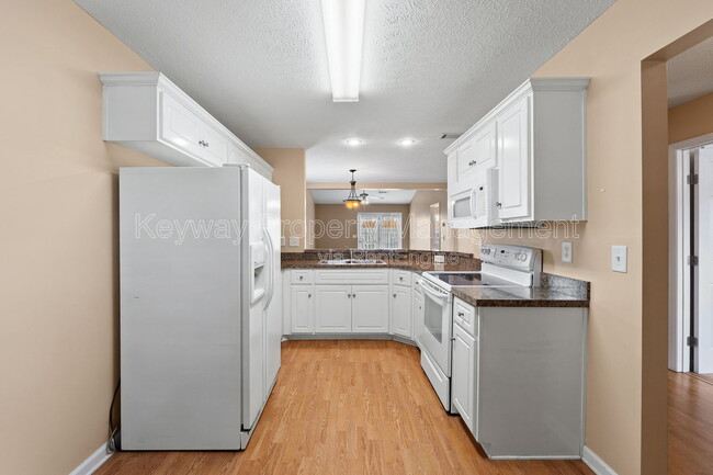Photo - 208 Satomi Way