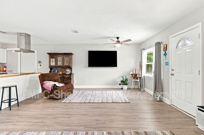 225 N Madison Dr