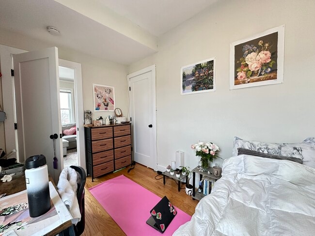 Photo - 839 Parker St