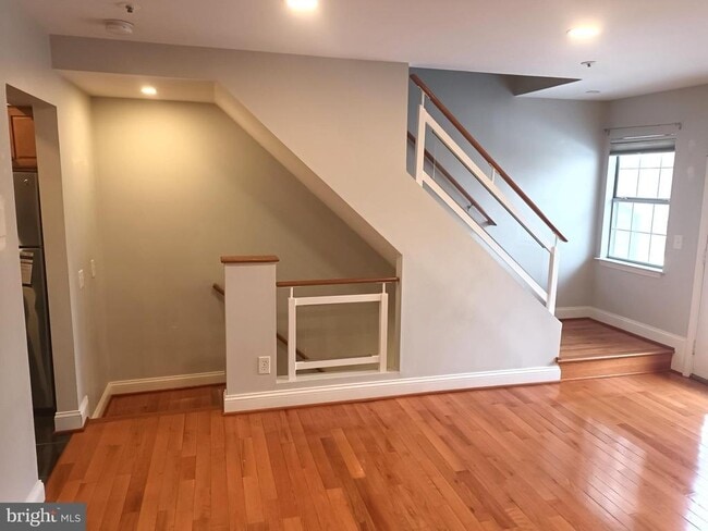 Photo - 5700 Chapman Mill Dr