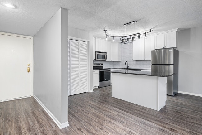 Photo - The Marseilles Apartments