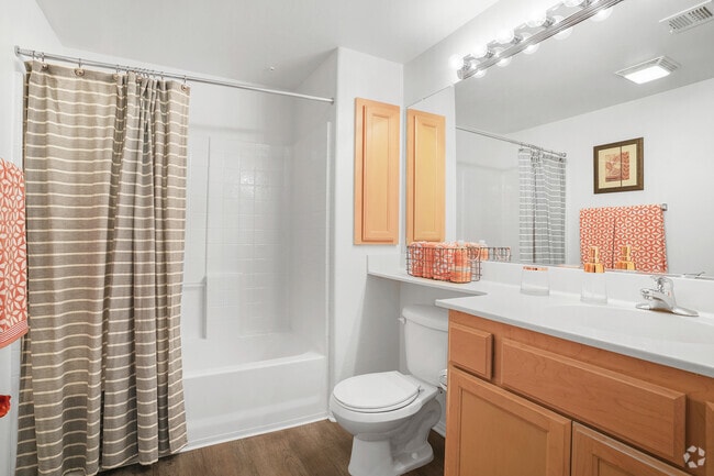 1BR, 1BA - 792SF - Bathroom