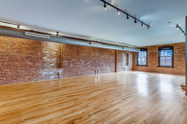 Photo - 3 Bedroom 2 Bath Loft Living At It's Finest In LODO! Wireworks Building Unit 301