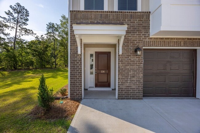 Photo - MODERN 3 BEDROOM IN LEXINGTON'S MURRAY VILLAGE