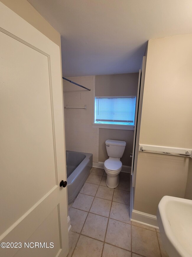 Photo - 565 N May St Unit 2