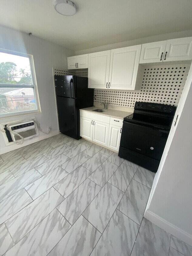 Building Photo - 2417 N 19th Ave Unit 3 Rental