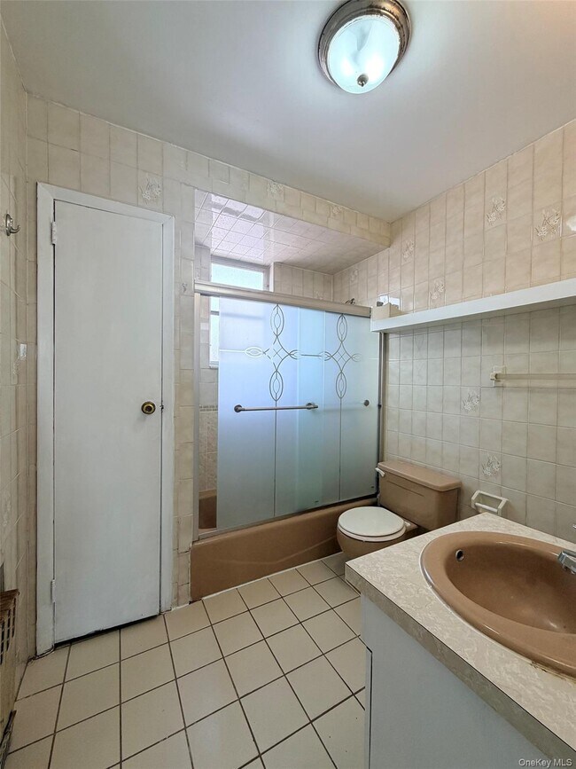 Photo - 46-28 Utopia Pkwy