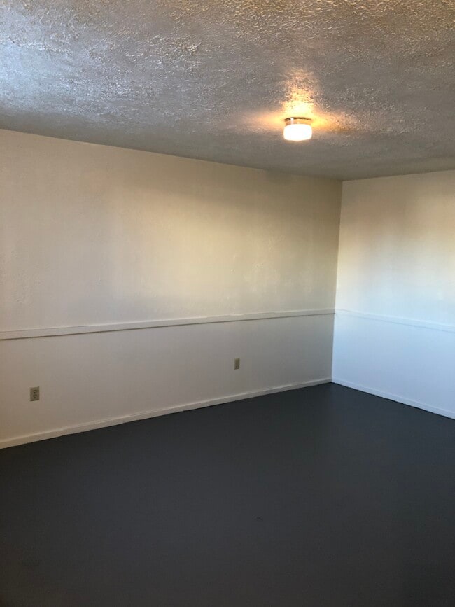 Lower Level Den - 8 Adirondack Rd Unit F