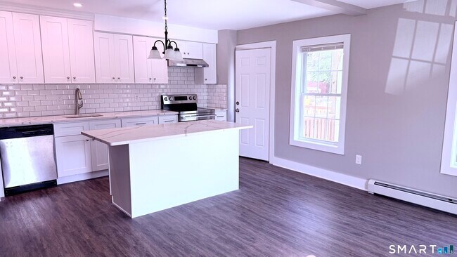 105 Willetts Ave