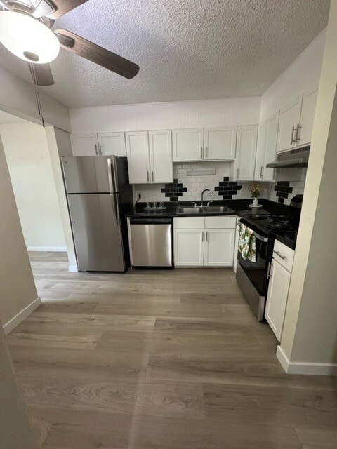 Otra vista de la cocina - Twin Fountain Apartments