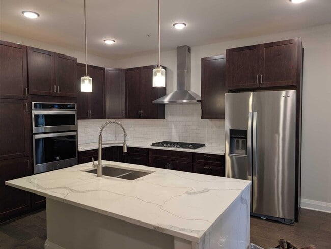 Building Photo - 751 N 6th St Unit 102