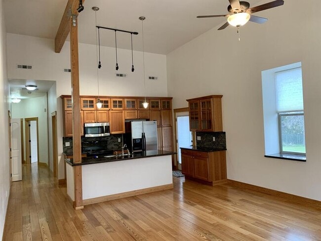 Building Photo - 636 Logan St