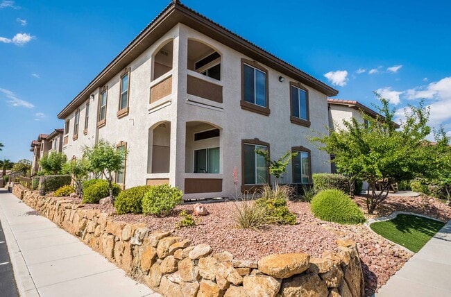 Building Photo - 2 bedroom condo in the heart of Henderson!