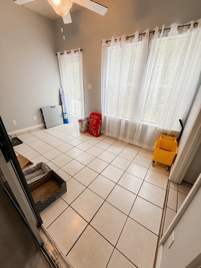 Photo - 23 Old Courthouse Way