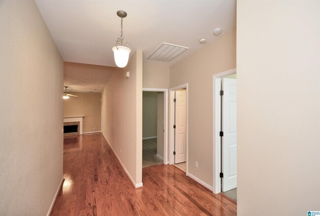 Photo - 1009 Castlemaine Way