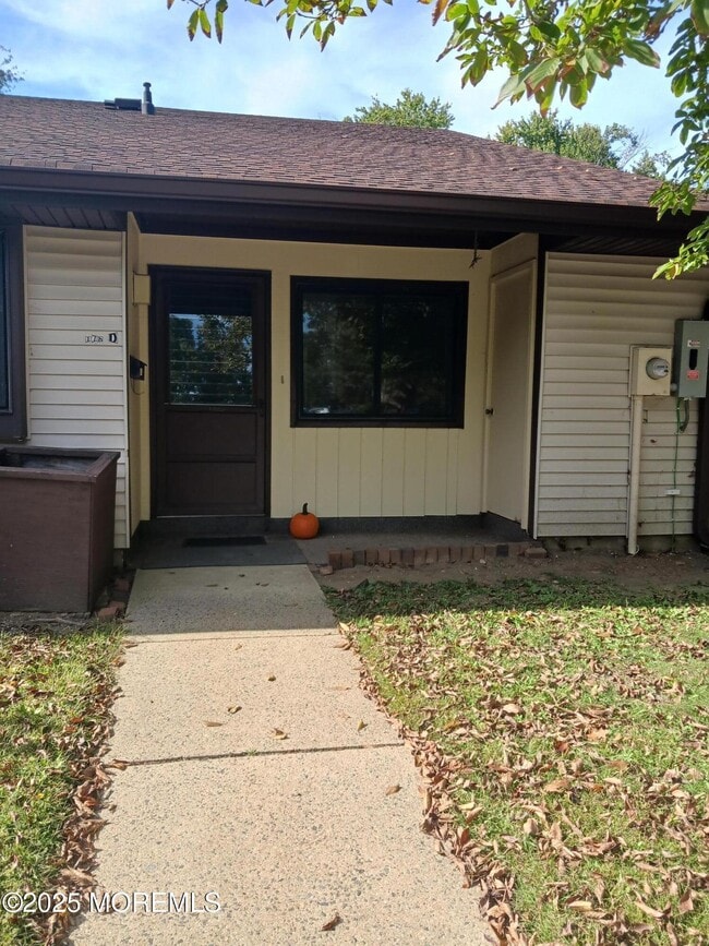 Building Photo - 176 Amberly Dr Rental
