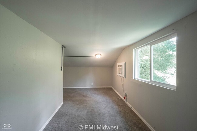 3165 Station St Unit B
