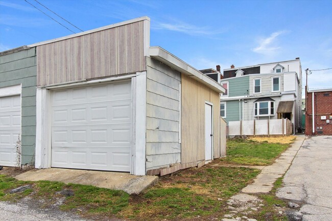 Photo - 1020 N George St