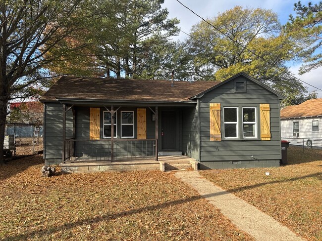 Building Photo - 723 Hall St