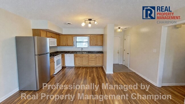 Photo - 301 Dennis Rd