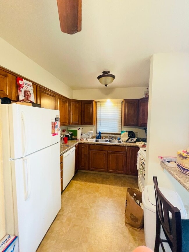Building Photo - 1202 Spring St Unit 1202-B