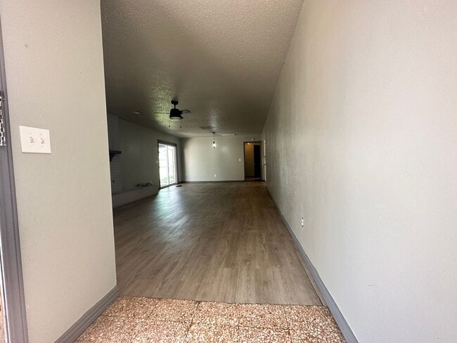 Building Photo - 2 bed unit okc Rental