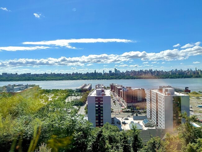 Building Photo - 130 Pine St Unit 2