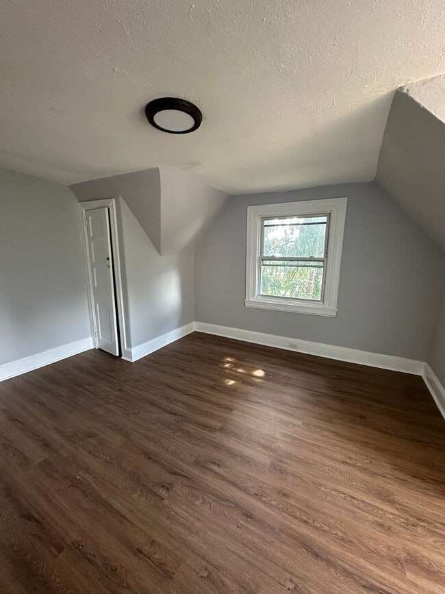 Photo - 3RD FLOOR Apartment For Rent! 1bed/1 Bath Unit 3