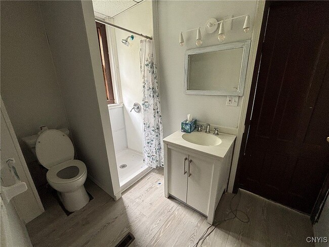 Photo - 304 Hartson St