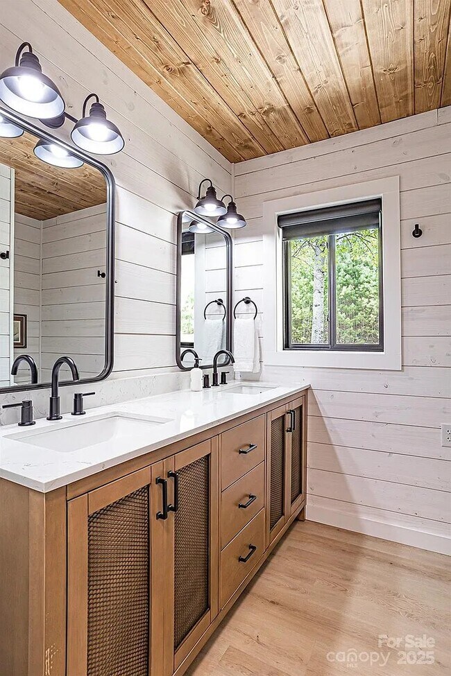 Photo - 826 Shumont Rd