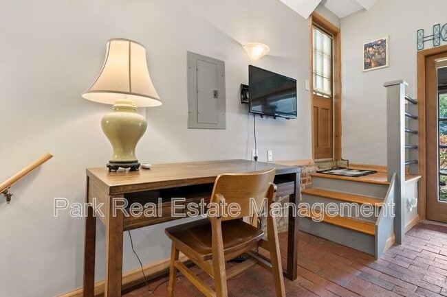 Photo - 200 Purefoy Rd