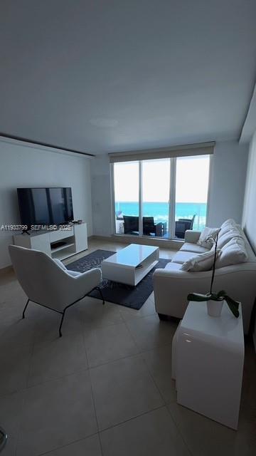 2301 Collins Ave Unit 1025