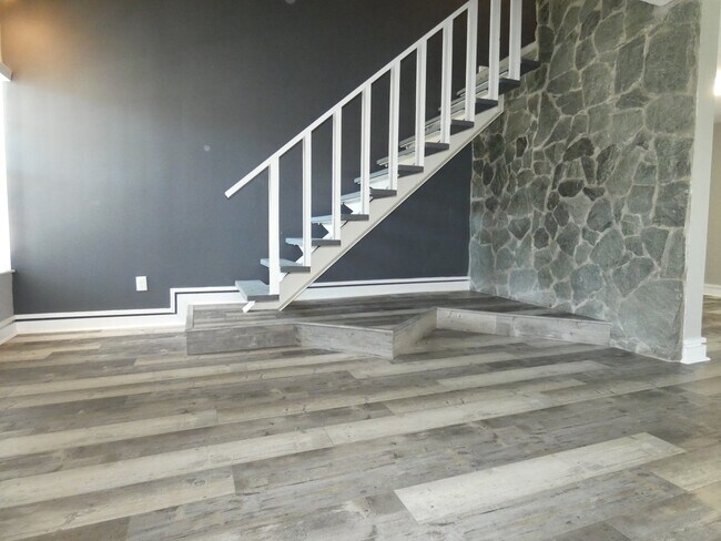 Photo - 14212 NE 4th Ave