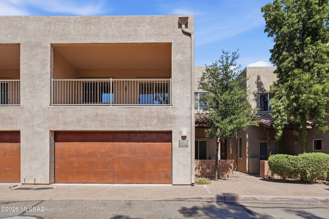Building Photo - 4162 N Thurston Ln Unit 100