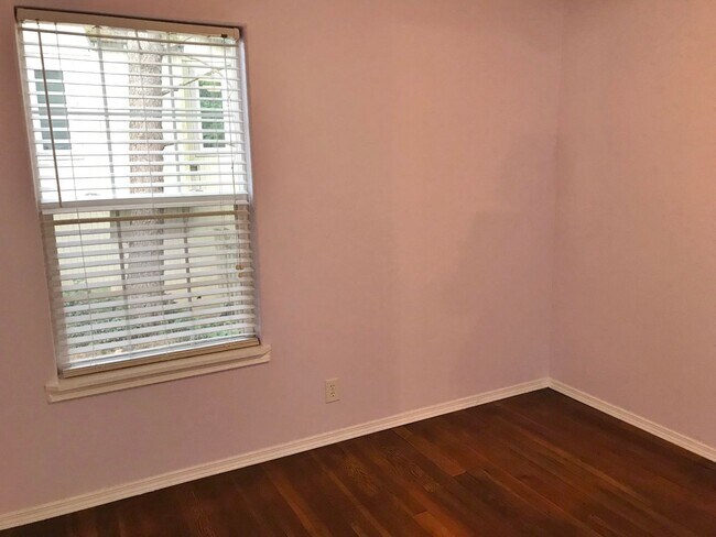 Photo - Charming 3 Bedroom Cottage Located in SW P...