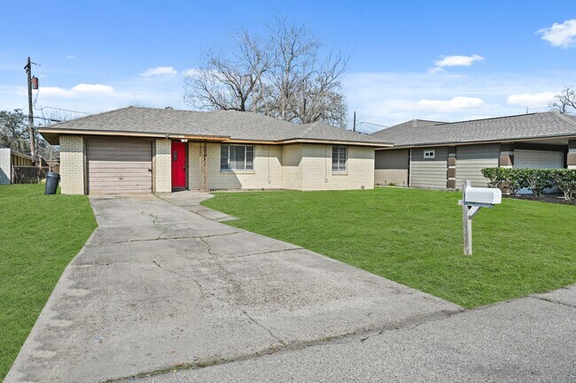 Photo - 8829 Woodlyn Rd