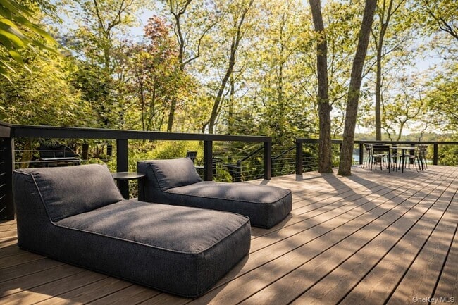 15 Lake View Ct