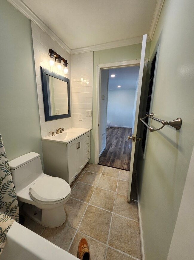 Photo - Newly Renovated 2 bedroom, 1 bathroom Apar...