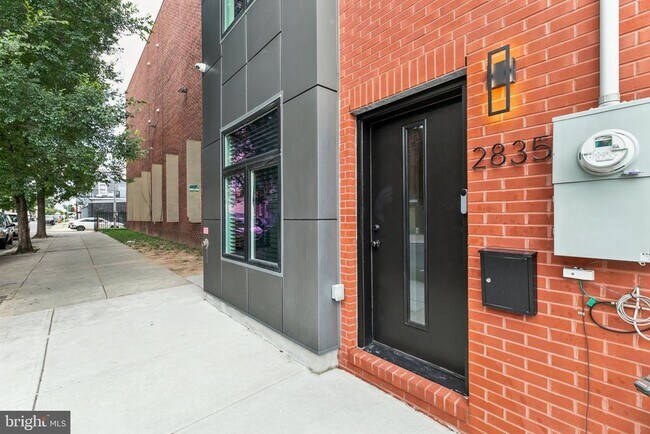 Photo - 2835 Edgemont St