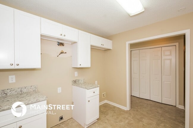 Photo - 1269 Creekview Cir