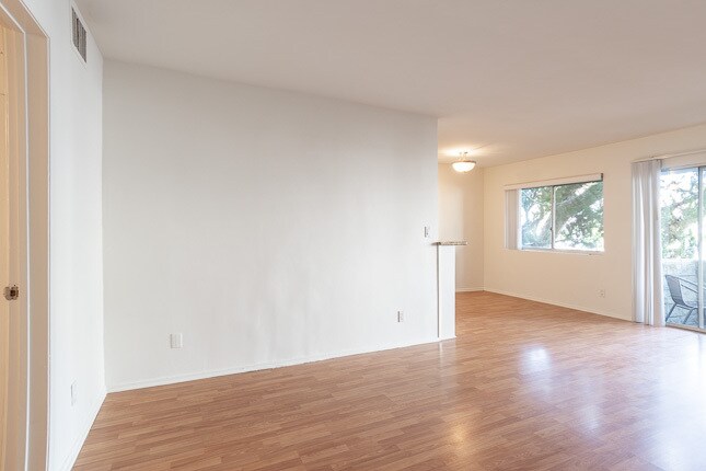 Photo - 3928 Carpenter Ave Unidad 103