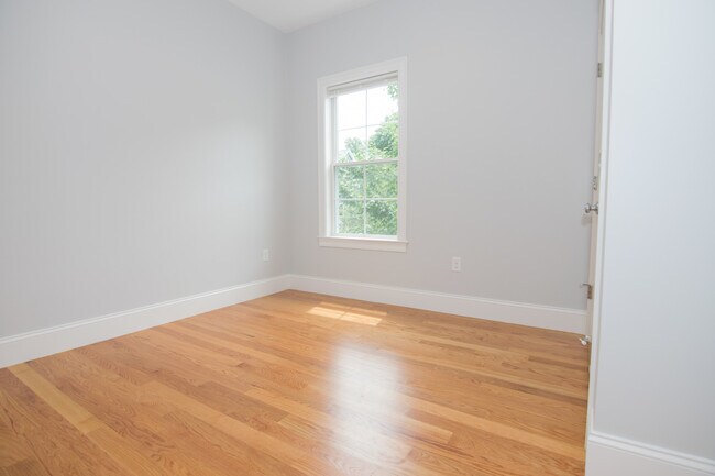 Photo - 10 Islington St Unit 1