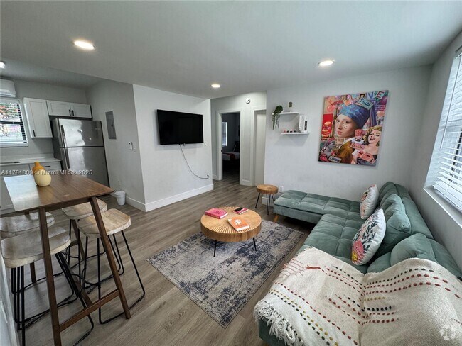 Building Photo - 584 NW 30th St Unit 2 Rental