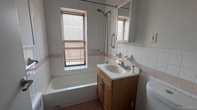 Photo - 511 Thatford Ave