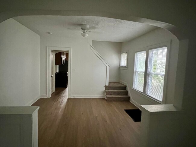 Dining room - 897 Thomas Rd