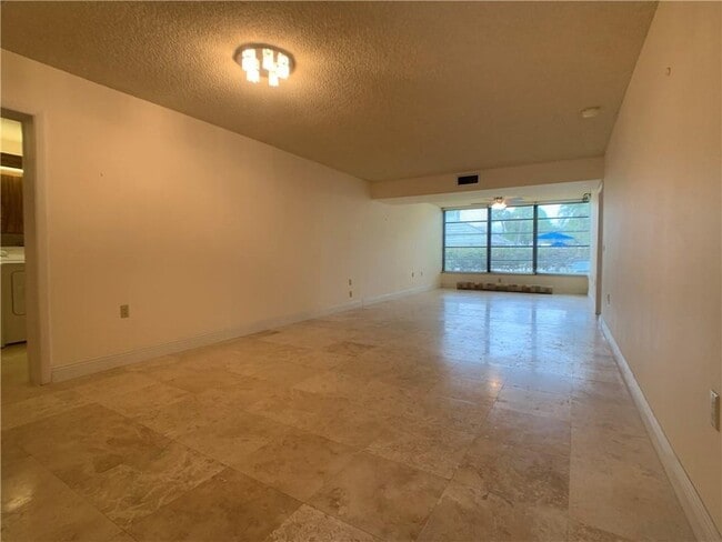 Photo - 1721 Whitehall Dr Unit 102