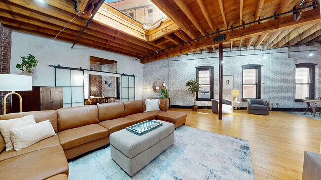 Building Photo - 19 Stanhope St Unit 3A