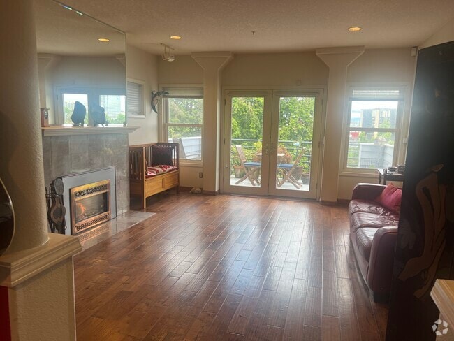 Living room - 1917 SW Market Street Dr Rental