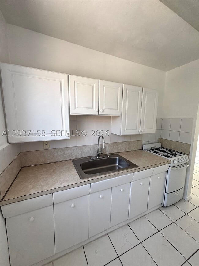 Photo - 25 Navarre Ave Unit 3